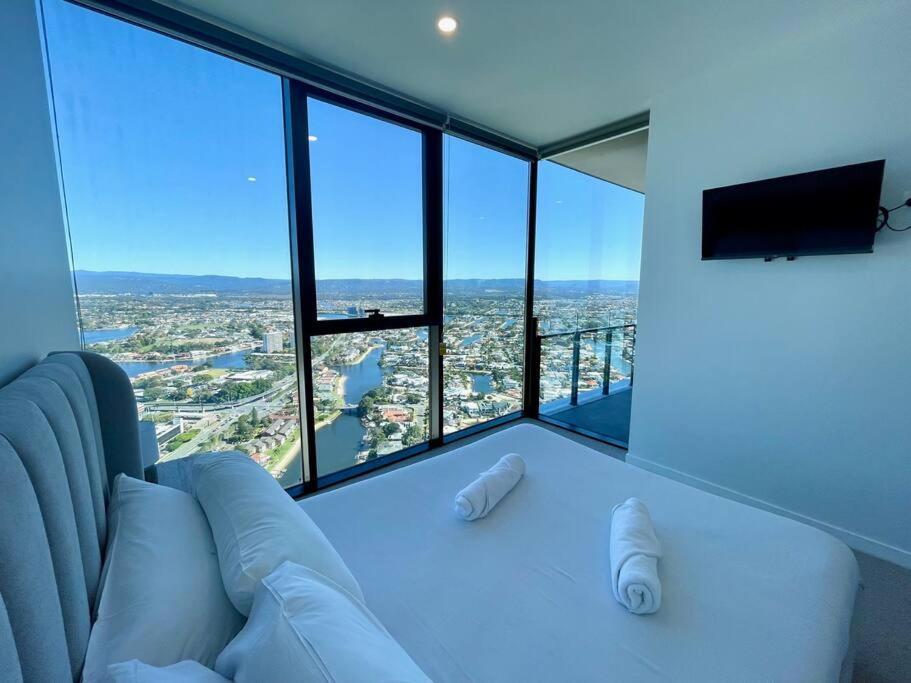 New Impressive 180° River View 1 Bed Apt With Pool 47f Gold Coast
